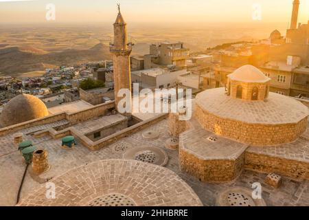 Paysage urbain de Mardin au coucher du soleil, Turquie. Banque D'Images