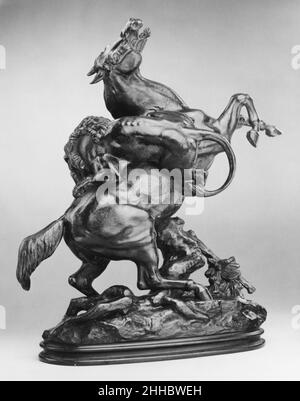 Cheval surpris par un Lion modélisé peut-être ca.1833, probablement avant 1875 Antoine-Louis Barye Français en 1838, Barye obtient un brevet commercial pour la fonte de petites bronzes et, en 1845, il a formé un partenariat avec l'entrepreneur Emile Martin dans le but de produire de petites bronzes en quantité pour les collectionneurs de classe moyenne.Barye a bientôt commencé à commercialiser ses bronzes à l'aide d'une série de catalogues qui ont permis à l'acheteur de commander à partir d'une variété de modèles.Le premier catalogue a été publié en 1844.Le catalogue de 1847 a indiqué que chaque bronze serait numéroté et poinçonner mar Banque D'Images