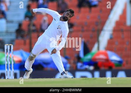 Le cricketer afghan Rashid Khan en action lors d'un match de cricket unique entre l'Afghanistan et le Bangladesh au stade Zohur Ahmed Chowdhury à Chittagong.Afghanistan gagné par 224 tours Banque D'Images