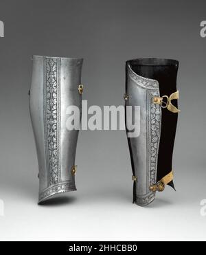 Paire de Greaves (défenses de la jambe inférieure) env.1550 à 1575 Italien cette paire de greaves (défenses de la jambe inférieure) fait partie d'une armure exceptionnellement grande (suivant n°27.159.1) de l'armurerie de la famille dos Aguas à Valence, Espagne.La garniture contient des pièces pour la bataille et pour l'inclinaison dans les modes italien et allemand.L'inclinaison a été un tournoi mené à cheval entre deux adversaires armés de lances et séparés par une barrière longitudinale. L'armure telle que montée est équipée d'un casque et de vamorthodontes (défenses de bras) pour le tournoi.Le buffle (défense du menton), deuxième pectoral Banque D'Images