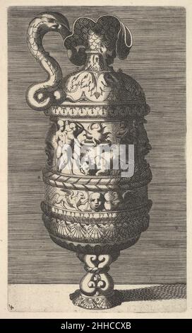 Vase avec une scène sacrificielle 17th siècle originalement par René Boyvin représentation française d'un vase ou d'une éperon.Le vase est caractérisé par une frise avec une scène montrant le putti sacrifiant un taureau.L'imprimé fait partie d'une série de 12 vases, dont la conception est dite par Rosso Fiorentino et Polidoro da Caravaggio, et qui ont été initialement gravées et publiées par René Boyvin.La série actuelle a été publiée pour la première fois par Claes Jansz.Visscher au début du XVIIe siècle et par la suite aussi par Frederik de Wit.Vase avec une scène sacrificielle 397248 Banque D'Images