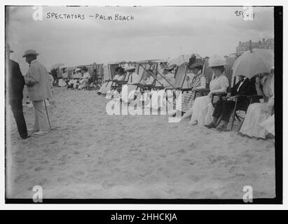 Les spectateurs sur la plage pour les courses de bateaux à moteur, Palm Beach Banque D'Images