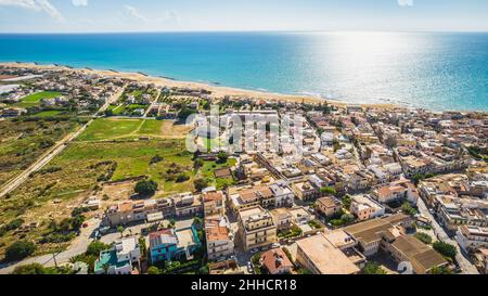 Panorama incroyable de Donnalucata d'en haut, Scicli, Ragusa, Sicile, Italie,Europe Banque D'Images