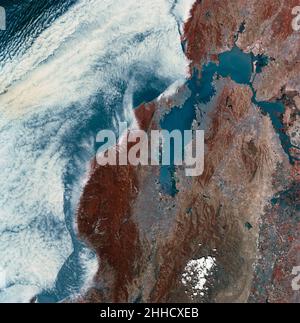 (Juin 1973) --- une photographie infrarouge de la baie de San Francisco, en Californie, prise de la station spatiale Skylab 1/2 en orbite terrestre.LA PHOTO DEVRAIT ÊTRE TENUE AVEC LES NUAGES ET L'OCÉAN PACIFIQUE SUR LA GAUCHE.Cette photographie a été prise par l'un des six objectifs de l'expérience S190-A Multispectral Photographic Facility fournie par Itek dans l'adaptateur multiple de station d'accueil de la station spatiale.Un film de type 2443 a été utilisé.Notez la zone dense et très développée autour de la baie.Parmi les villes visibles dans cette photo sont San Francisco, Oakland, Berkeley et San Jose.Cette vue s'étend Banque D'Images