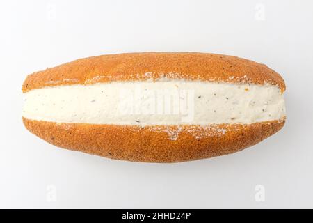 Pain crème sur fond blanc Banque D'Images