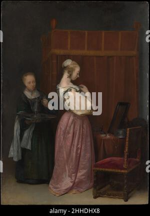 Une jeune femme à ses toilettes avec un Maid ca.1650–51 Gerard ter Borch la jeune femme hollandaise Ter Borch montre une jeune femme bien-gardée qui ajuste les rubans de son corsage devant une coiffeuse, tandis qu'une femme de ménage attend avec un bassin, une serviette en lin et un pichet d'eau.La virtuosité de la marque de l’artiste apparaît dans la lueur d’un fil métallique et d’argent poli, dans l’iridescence du satin rose et dans la pile veloutée d’un fauteuil rembourré.Le modèle de la figure centrale était sa jeune sœur Gesina, qui était elle-même artiste et poète et qui apparaît dans de nombreuses peintures de son frère.Un jeune Banque D'Images