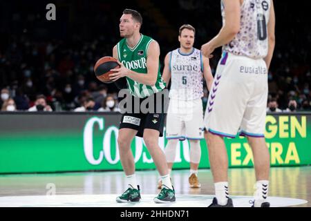 Séville, Espagne.23rd janvier 2022.Dairis Bertans (13) de Coosur Real Betis vu pendant le match de l'ACB de la Ligue entre Coosur Real Betis et Surne Bilbao Panier au centre sportif de San Pablo à Séville.(Crédit photo: Mario Diaz Rasero crédit: Gonzales photo/Alamy Live News Banque D'Images