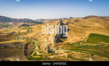 Vallée de la rivière Salso près de Riesi et Sommatino, province de Caltanissetta, Sicile, Italie, Europe Banque D'Images