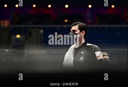 Bratislava, Slovaquie.23rd janvier 2022.Handball: Championnat d'Europe, Allemagne - Suède, main Round, Groupe 2, Matchday 3.Simon Ernst en Allemagne après le match.Le 24 janvier 2022, le DHB avait annoncé deux autres cas positifs pour Corona, dont Ernst.Credit: Marijan Murat/dpa/Alamy Live News Banque D'Images