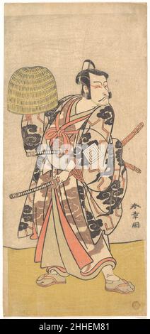 Kabuki acteur Ichikawa Danjūrō V 1774 Katsukawa Shunshō 勝川春章 Japonais Danjūrō V joue le rôle de Fuwa Banzaemon, ennemi de Nagoya Sanza.Les deux sont rivaux pour l'amour de la même femme.Présenté dans une pose (mie) à un point climatologique du jeu, Danjūrō porte une robe « tonnerre » avec un motif saisissant de foudre, de nuages et la crête de trois carrés imbriqués ; il tient un casque de paille dans sa main.Shunshō met l'accent sur le nez distinctif de Danjūrō.Kabuki acteur Ichikawa Danjūrō V 55335 Banque D'Images