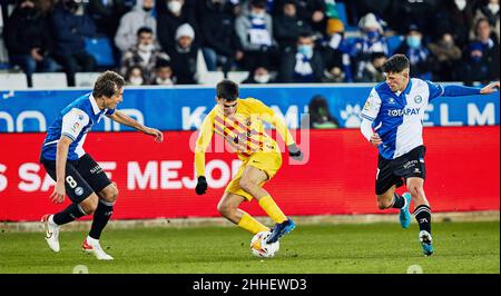 Pedri du FC Barcelone lors du championnat d'Espagne la Liga football match entre Deportivo Alaves et le FC Barcelone le 23 janvier 2022 au stade de Mendizorroza à Vitoria, Espagne - photo: Inigo Larreina/DPPI/LiveMedia Banque D'Images