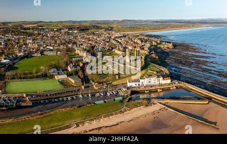 Vue aérienne depuis le drone de la ville de St Andrews à Fife, en Écosse, au Royaume-Uni Banque D'Images