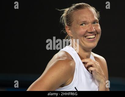 Melbourne, Australie.24th janvier 2022.Kaia Kanepi, de l'Estonie, réagit après avoir remporté le match des femmes célibataires 4th contre Aryna Sabalenka, du Bélarus, à l'Open d'Australie à Melbourne, en Australie, le 24 janvier 2022.Credit: Hu Jingchen/Xinhua/Alay Live News Banque D'Images