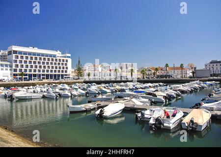 Port de plaisance de Faro, vieille ville, Faro, région de l'Algarve, Portugal Banque D'Images