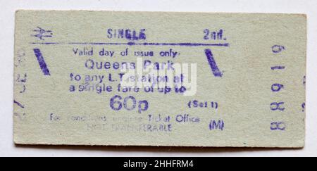 Vintage 1980s London transport British Railway train Ticket - Queens Park Banque D'Images