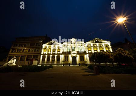 Musée des Arts de la place Gambetta à Carcassonne France la nuit Banque D'Images