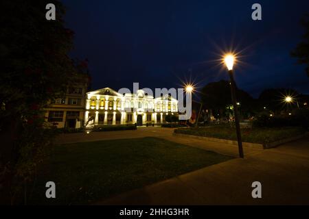 Musée des Arts de la place Gambetta la nuit à Carcassonne France Banque D'Images