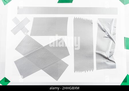 Texture du ruban adhésif sur fond blanc isolé. Banque D'Images