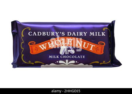 Bar de lait de Cadbury's Dairy Milk Whole Nut Milk Chocolate bar de la boîte de Cadbury's Dairy Milk Classic Collection isolée sur fond blanc Banque D'Images