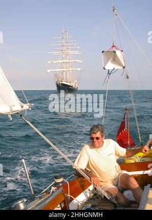 Approche du Solent dans le Folkboat 'Orzel' de la Manche de Princessa et de Bembridge Ledge: SV tenace à l'arrière Banque D'Images