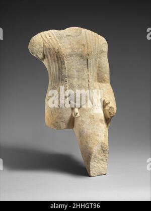 Figure calcaire d'un homme drapé fin 6th siècle avant J.-C. chypriote la figure porte une épée, un arc, un quiver, et une fiole ou un sac.Figure calcaire d'un homme drapé.Chypriote. Fin du 6th siècle avant J.-C..Calcaire.Cypro-archaïque IISculpture de pierre Banque D'Images