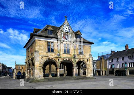 Le 17ème siècle à la place de la Cathédrale, Maison de ville de Peterborough Cambridgeshire, Angleterre ; Banque D'Images