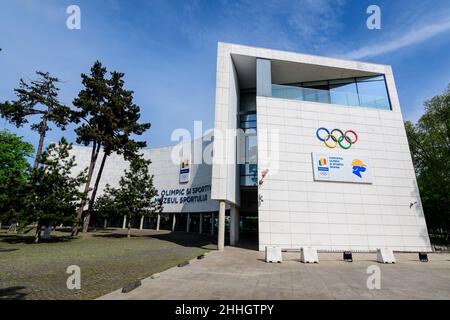 Bucarest, Roumanie, 30 avril 2021 : bâtiment principal du Comité olympique de Roumanie (Comitetul Olimpic Roman) et du Musée du sport (Muzeul Sportului) à Banque D'Images