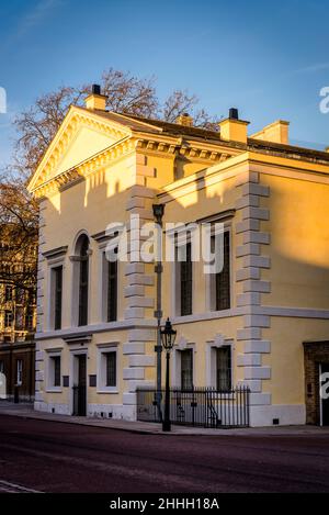 La Chapelle de la Reine, une chapelle du centre de Londres conçue par Inigo Jones au 17th siècle, située dans le quartier chic de St James, ville de Banque D'Images