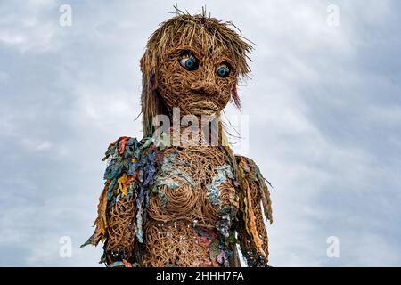 Vision Mécanique mythique déesse de la mer marionnette géante tempête en célébration de l'année de la côte et des eaux, Berwick du Nord, Lothian de l'est, Écosse, Royaume-Uni Banque D'Images