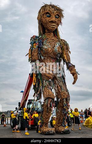 Vision Mécanique mythique déesse de la mer marionnette géante tempête en célébration de l'année de la côte et des eaux, Berwick du Nord, Lothian de l'est, Écosse, Royaume-Uni Banque D'Images
