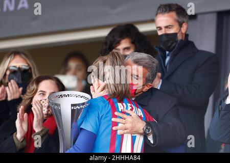 Joan Laporta, présidente du FC Barcelone et Alexia Putellas du FC Barcelone après la coupe féminine espagnole, finale du match de football entre le FC Barcelone et l'Atletico de Madrid le 23 janvier 2022 à Ciudad del Futbol à Las Rozas, Madrid, Espagne - photo: Oscar Barroso/DPPI/LiveMedia Banque D'Images