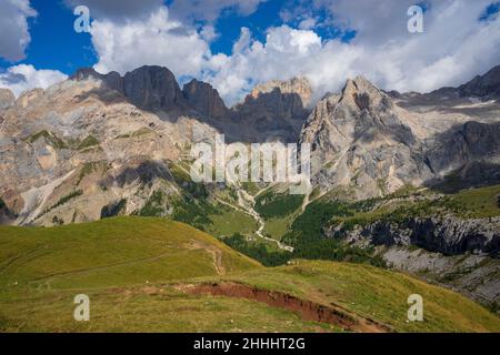Vue sur le massif de Marmolada près de Val Contrin.Dolomites. Banque D'Images