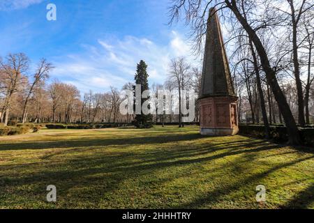 Chimenea del agua, tour en briques, Jardín de la Isla, Aranjuez, Madrid, Espagne Banque D'Images