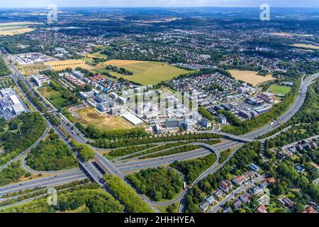 Vue aérienne, sortie d'autoroute A40 / B1, à côté de la nouvelle zone de construction Stadtkrone-Ost , nouveau complexe de bureaux de bâtiment Kopenhagener Straße, Europaplatz, fede Banque D'Images