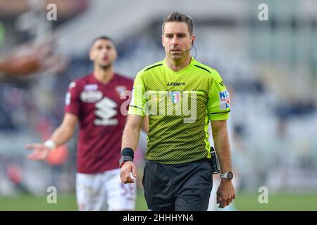 Turin, Italie.23rd janvier 2022.L'arbitre Francesco Fourneau a vu pendant la série Un match entre Torino et Sassuolo au Stadio Olimpico à Turin.(Crédit photo : Gonzales photo/Alamy Live News Banque D'Images