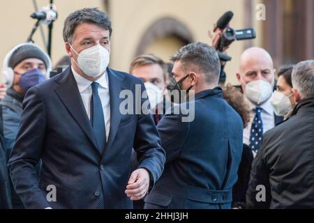 Rome, Italie.24th janvier 2022.Election du Président de la République entrées et sorties de la Chambre.Piazza di Monte Citorio à l'occasion de la première session en photo Matteo Renzi crédit: Agence photo indépendante/Alamy Live News Banque D'Images