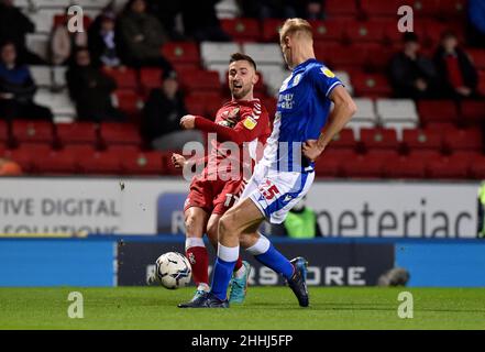 BLACKBURN, ROYAUME-UNI.JAN 24th Andraž Šporar du Middlesbrough football Club défenses avec Jan Paul van Hecke de Blackburn Rovers pendant le match du championnat Sky Bet entre Blackburn Rovers et Middlesbrough à Ewood Park, Blackburn, le lundi 24th janvier 2022.(Credit: Eddie Garvey | MI News) Credit: MI News & Sport /Alay Live News Banque D'Images