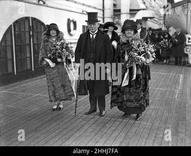 David Lloyd George, homme politique, arrivant de l'Amérique avec sa femme Margaret Lloyd George et sa fille Megan Lloyd George.9th novembre 1923. Banque D'Images