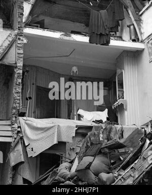 Début de la première Guerre mondiale septembre 1914 la chambre à coucher avait été démodée dans une maison à Malines, l'une des villes impartifiées de Belgique que les Allemands bombardent à leur avance. Banque D'Images