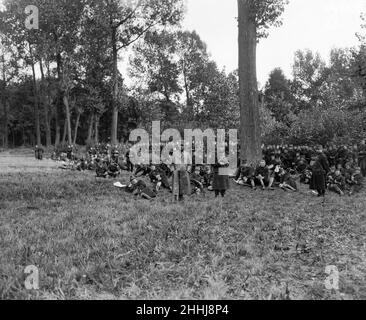 Les soldats belges se préparent à embuer l'armée allemande en progression près des Malines vers août 1914 Banque D'Images