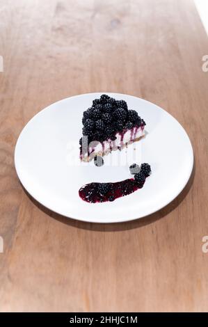 tranche de tarte au mûre blanc Banque D'Images