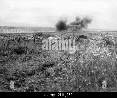 Barrage d'artillerie britannique sur les tranchées allemandes sur la somme.Vers le 19th juillet 1916 Banque D'Images