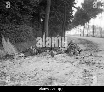 Les soldats belges se préparent à embuer l'armée allemande avancée près de Malines Circa août 1914 Banque D'Images