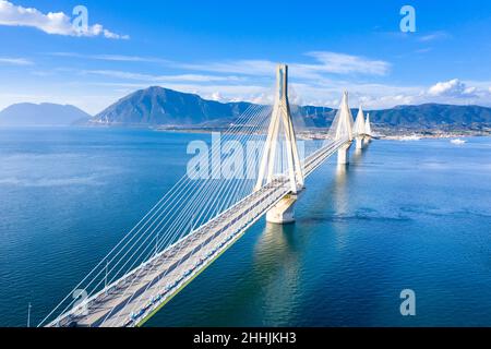 Le pont Rio-Antirrio, officiellement le pont Charilaos Trikoupis, les plus longs ponts à travées multiples, Grèce. Banque D'Images