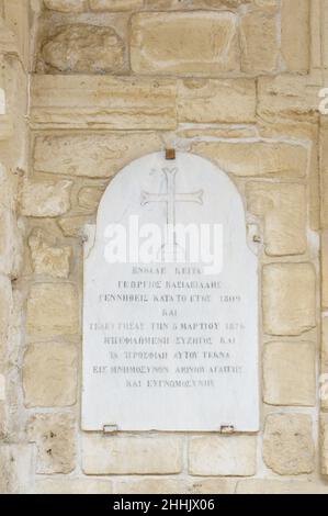 Assiette en pierre avec inscriptions d'une église de la ville Banque D'Images