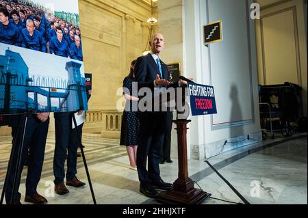 Washington, États-Unis.24th janvier 2022.Le sénateur américain Rick Scott (R-FL) parle des Jeux olympiques d'hiver de 2022 qui se tiennent en Chine et des violations des droits de la personne en Chine.Crédit : SOPA Images Limited/Alamy Live News Banque D'Images