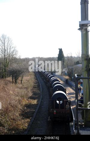 '66115' dirige un train d'acier à travers Tondu pendant une possession d'ingénierie de la ligne principale du sud du pays de Galles entre Margam et Bridgend. Banque D'Images