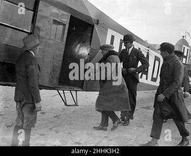 Le capitaine Alfred Lowenstein à Croydon à bord du Fokker dont il a disparu lors de la traversée du chenal.6th juillet 1928. Banque D'Images