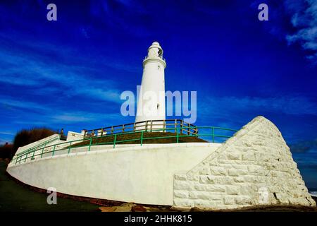 Le phare de l'île St. mary's, baie Whitley, Angleterre Banque D'Images