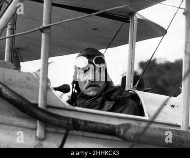 M. Ramsay MacDonald dans l'avion dans lequel il s'est rendu à Londres pour des affaires urgentes de l'État avant la déclaration de son triomphe à l'élection de Seaham.28th octobre 1931. Banque D'Images